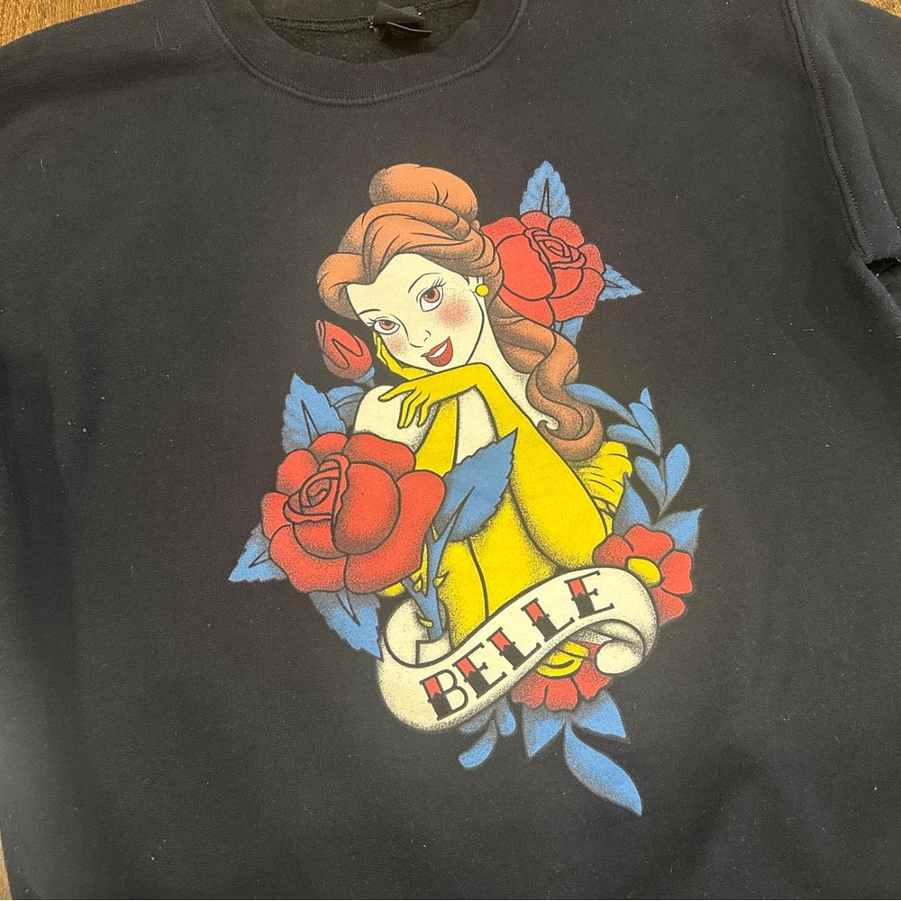 Women’s Disney belle sweatshirt size medium
